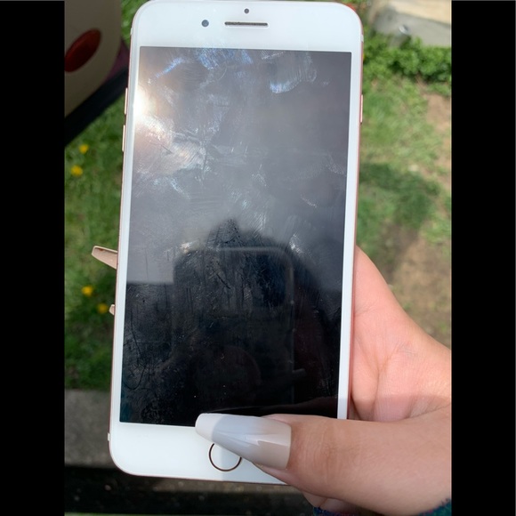 iPhone 6s Plus! Screen is huge works in perfect condition has all updates etc!!